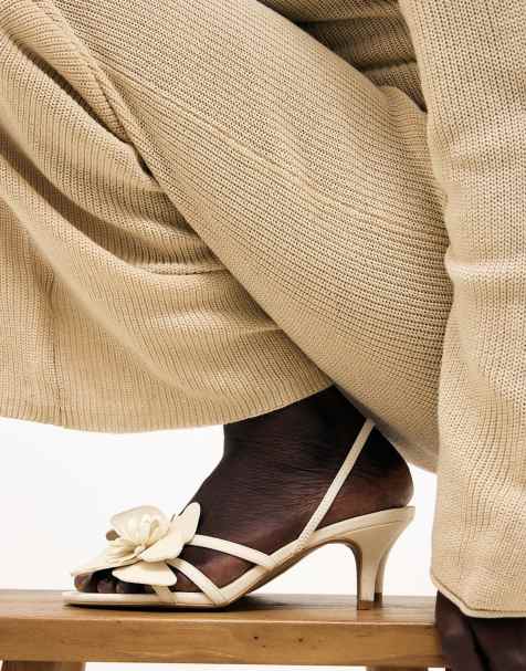 NA-KD – Wildleder-Absatzschuhe in Beige mit Blumendetail - view 1