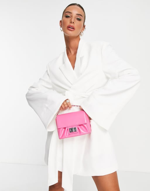 NA-KD X Angelica Blick - Offwhite mini-blazerkjole med slå-om-detalje