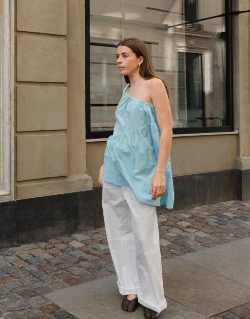 NA-KD x Charlotte Olivia Asymmetric one shoulder top in light blue, 3 of 5