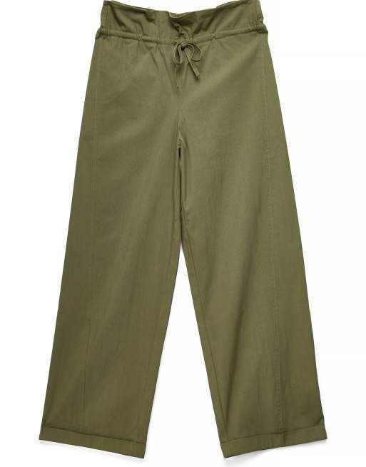 NA-KD x Charlotte Olivia Hose mit umgeschlagenem Bunddetail in Khakigrün, 4 von 5