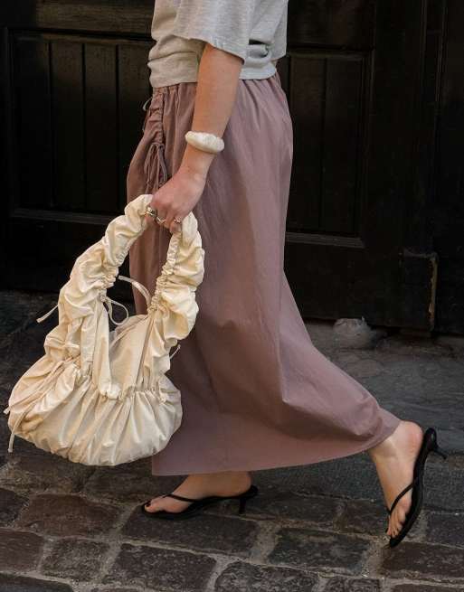 NA-KD x Charlotte Olivia Maxirock mit Kordelzugdetail in Mauve, 2 von 5