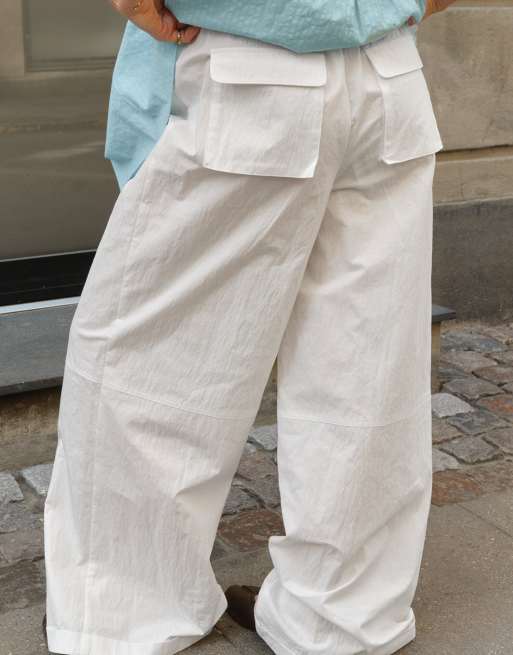 NA-KD x Charlotte Olivia pantalon large à cordon de serrage blanc, 2 de 5