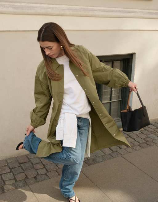 NA-KD x Charlotte Olivia trench-coat à poche détail kaki vert, 4 de 5