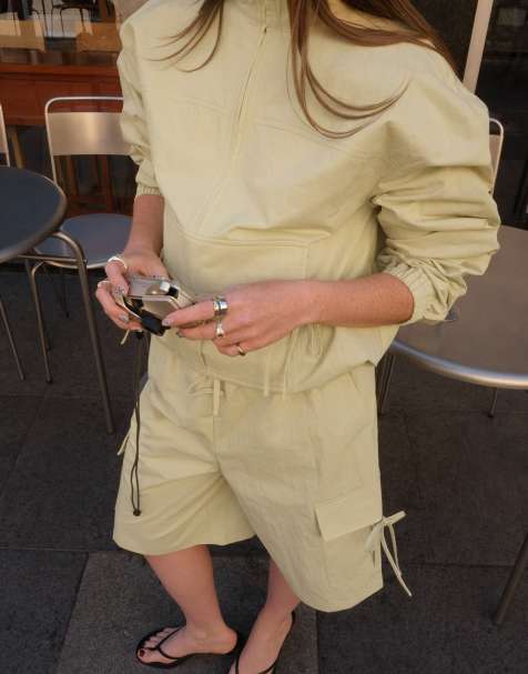 NA-KD x Charlotte Olivia veste à demi-zip avec détail de poche beige - view 1