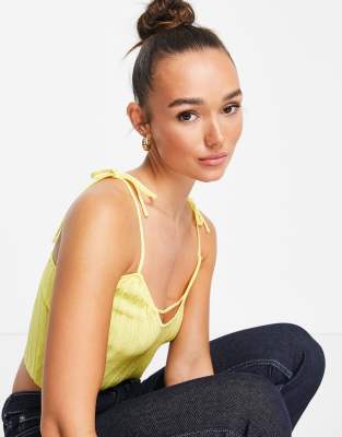 Укороченный топ в рубчик от NA-KD x Elin Warnqvist желтого цвета 2190₽