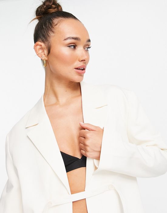 https://images.asos-media.com/products/na-kd-x-elin-warnqvist-strap-detail-blazer-in-off-white/202844110-3?$n_550w$&wid=550&fit=constrain