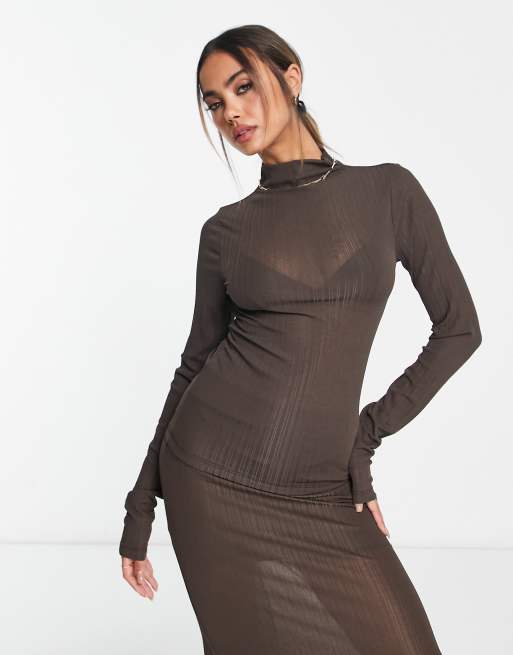 NA-KD X Georgina Lennon - Doorschijnende gebreide top met hooggesloten hals in bruin, deel van co-ord set