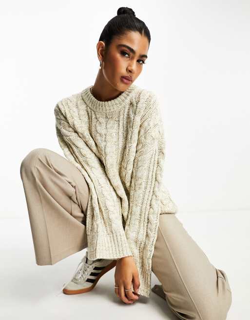 NA-KD x Hanna Schonberg - Oversized sweater i råhvid kabelstrik, 3 af 4