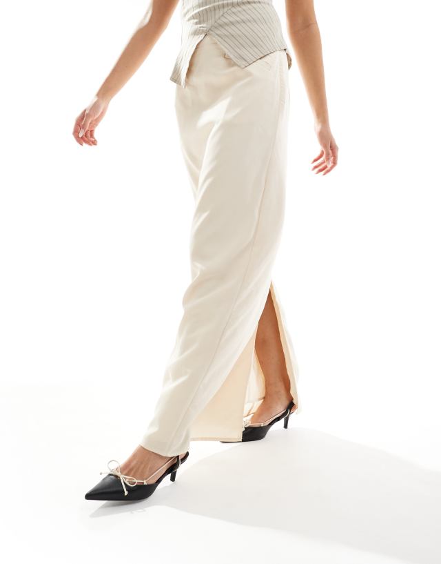 NA-KD - x laura jane stone maxi skirt with front pockets and back split detail in beige