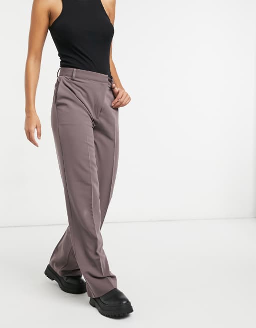 NA-KD x Matiamu by Sofia – Figurbetonte Hose mit geradem Bein in Staublila