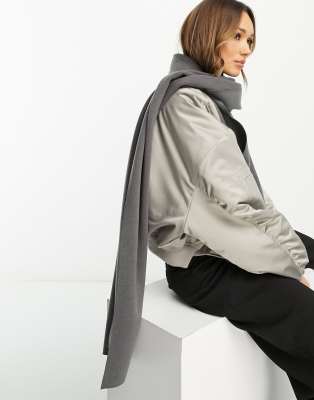 NA-KD x Moa Mattsson – Schal in Grau