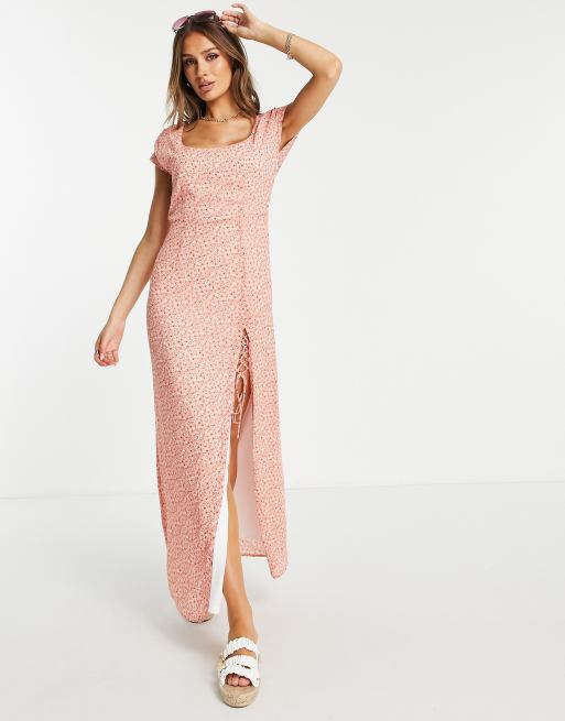 NA-KD X Pamela - Maxi jurk met bloemenprint en knoopdetail in koraalrood - CORAL