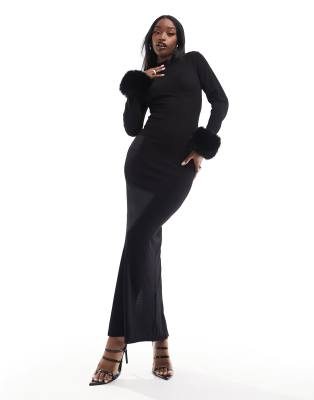 NA-KD x Paola Cossentino - Robe longue avec poignets en fausse fourrure - Noir 