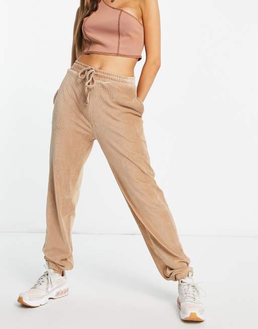 NA-KD x Rianne Meijer - Joggingbroek van velour in beige, deel van co-ord set