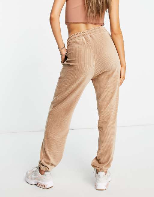 NA-KD x Rianne Meijer - Joggingbroek van velour in beige, deel van co-ord set, 4 van 4