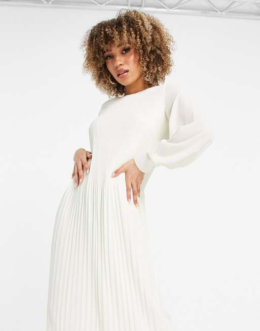 NA-KD x Vivian Hoorn – Maxikleid mit Faltendetail in Creme