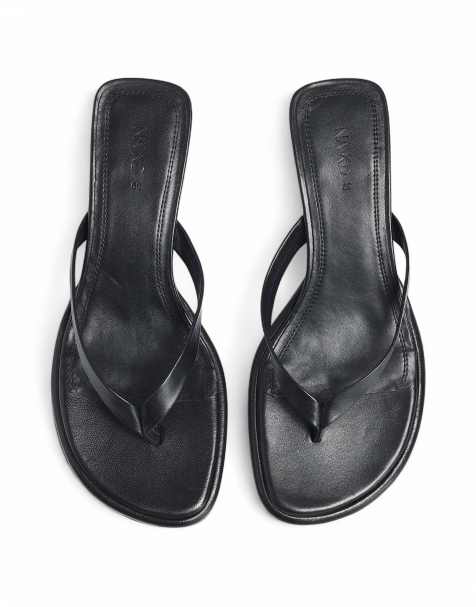 NA-KD – Zehenstegsandalen aus Leder in Schwarz mit Absatz - view 1