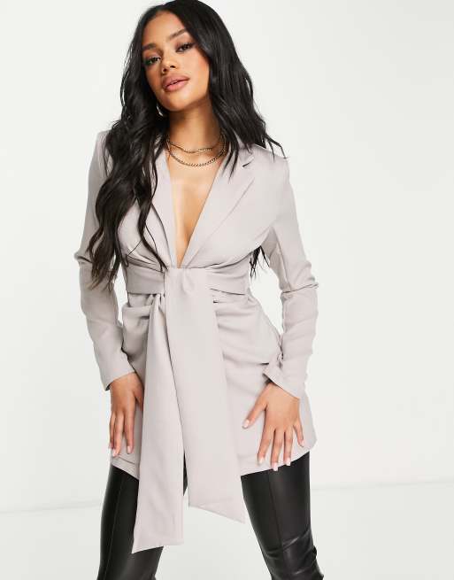NaaNaa – Blazer in Hellgrau mit Bindegürtel in der Taille