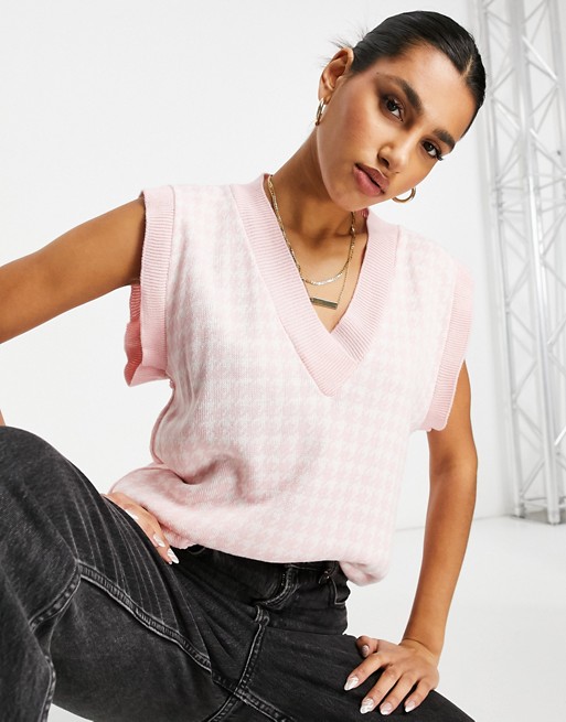 NaaNaa knitted vest in pink dogtooth