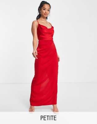 NaaNaa Petite - Maxikleid aus Satin in Rot mit Wasserfallausschnitt