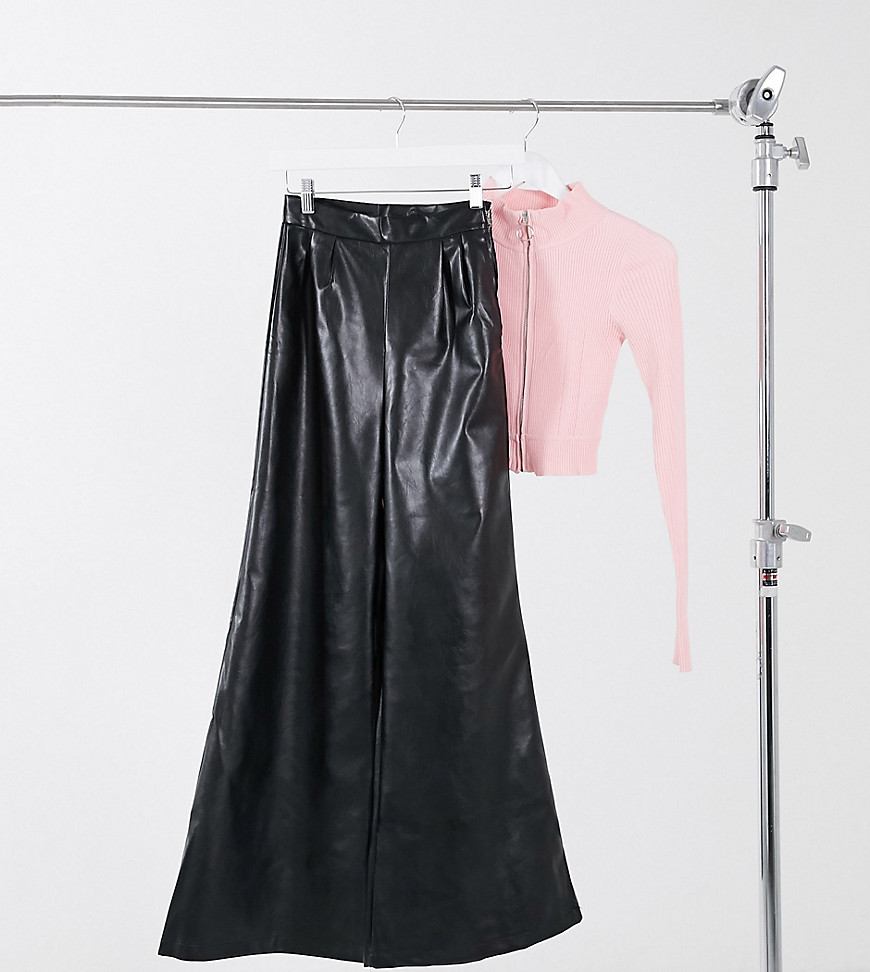 NaaNaa Petite – Svarta byxor i läderimitation med vida ben