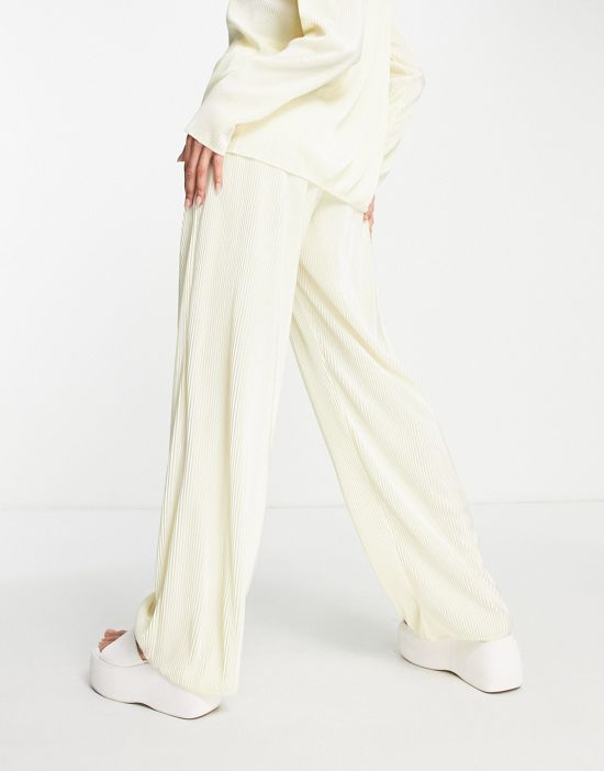 https://images.asos-media.com/products/naanaa-plisse-pants-in-cream-part-of-a-set/203081885-2?$n_550w$&wid=550&fit=constrain