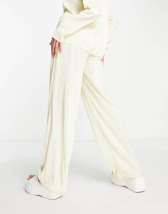 https://images.asos-media.com/products/naanaa-plisse-pants-in-cream-part-of-a-set/203081885-2?$n_550w$&wid=550&fit=constrain