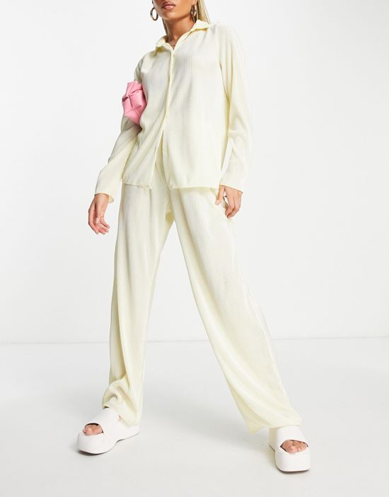 https://images.asos-media.com/products/naanaa-plisse-pants-in-cream-part-of-a-set/203081885-4?$n_550w$&wid=550&fit=constrain