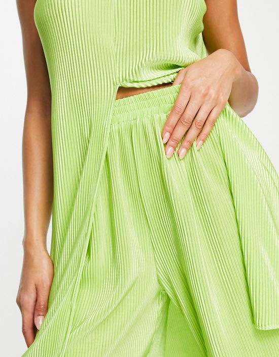 https://images.asos-media.com/products/naanaa-plisse-pants-in-green-part-of-a-set/203081835-3?$n_550w$&wid=550&fit=constrain