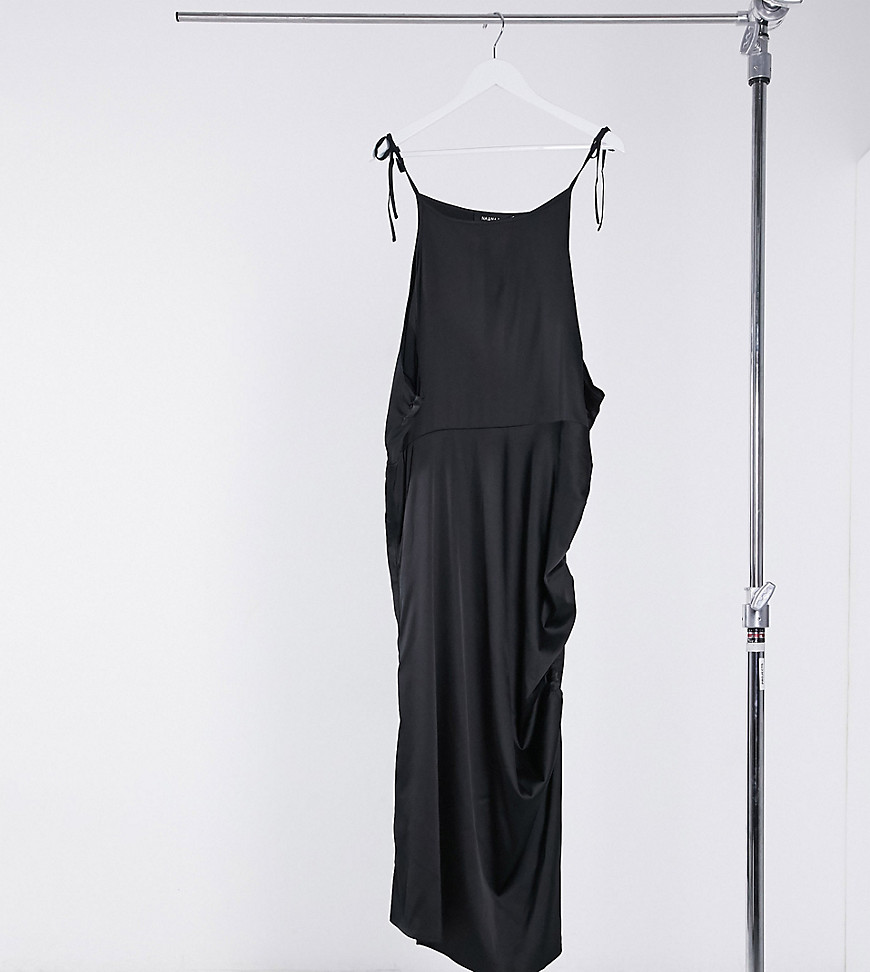NaaNaa Plus - Hoogsluitende satijnen jurk in zwart