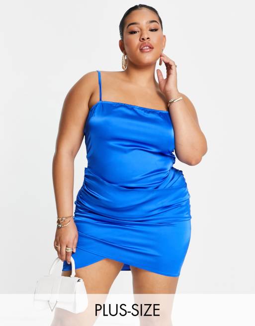 NaaNaa Plus – Satin-Minikleid in Kobaltblau mit überkreuztem Design