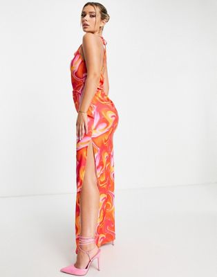 NaaNaa - Robe longue en satin avec détails au dos et imprimé tourbillon - Fuschia et orange | ASOS