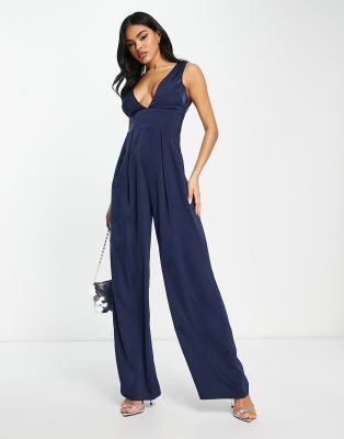 NaaNaa - Satin-Jumpsuit in Marineblau mit tiefem Ausschnitt