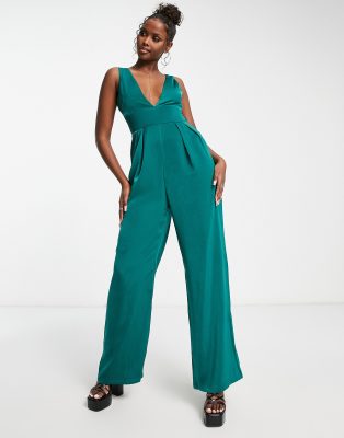 NaaNaa - Satin-Jumpsuit in Smaragdgrün mit tiefem Ausschnitt