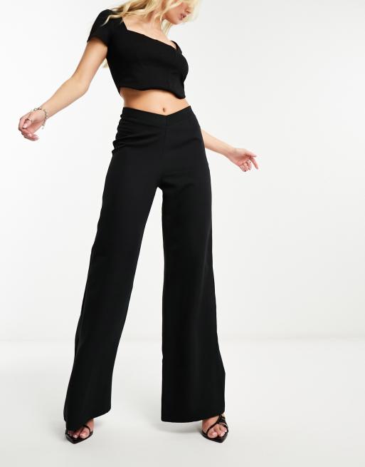 https://images.asos-media.com/products/naanaa-wide-leg-trousers-with-v-waist-detail-in-black/205179923-1-black?$n_640w$&wid=513&fit=constrain