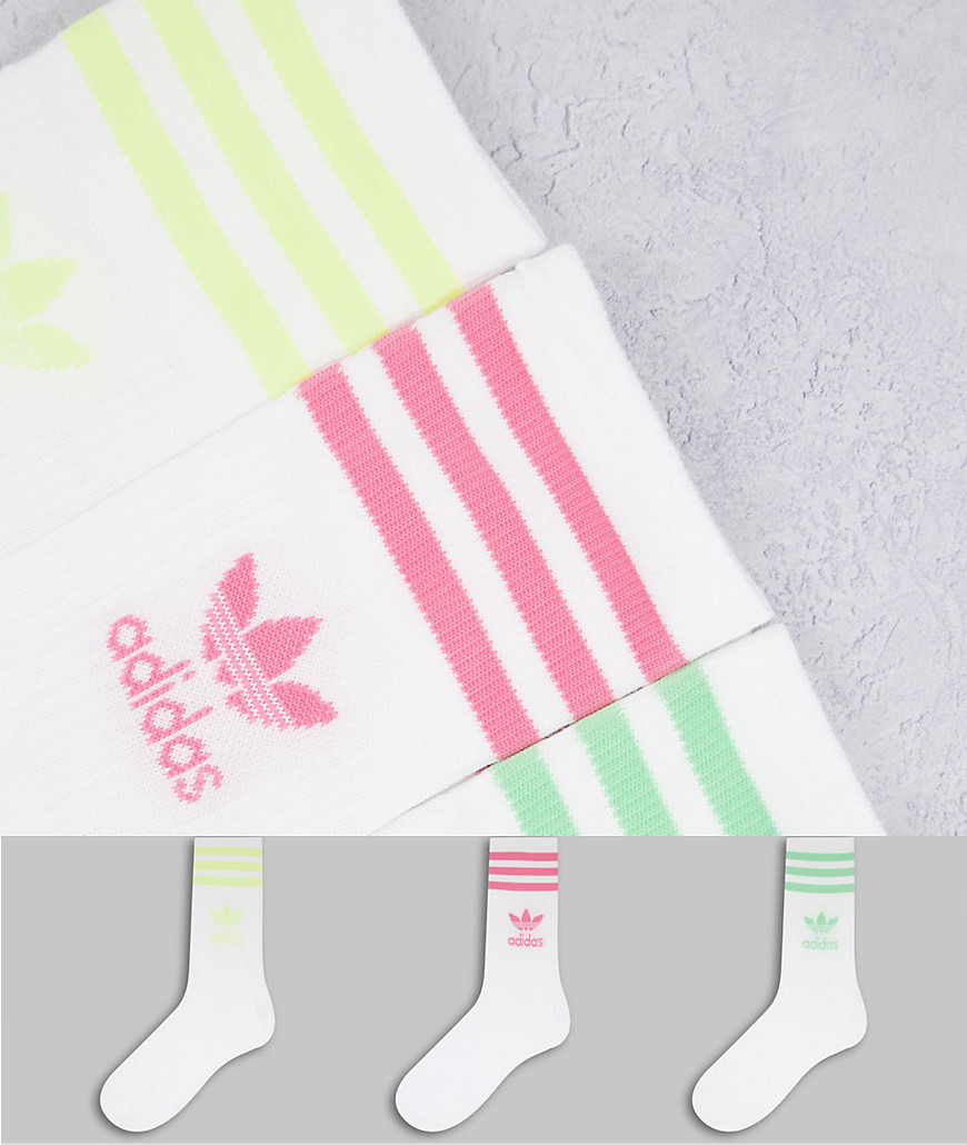 фото Набор из 3 пар белых носков средней длины с полосками пастельного цвета и логотипом-трилистником adidas originals adicolor-белый
