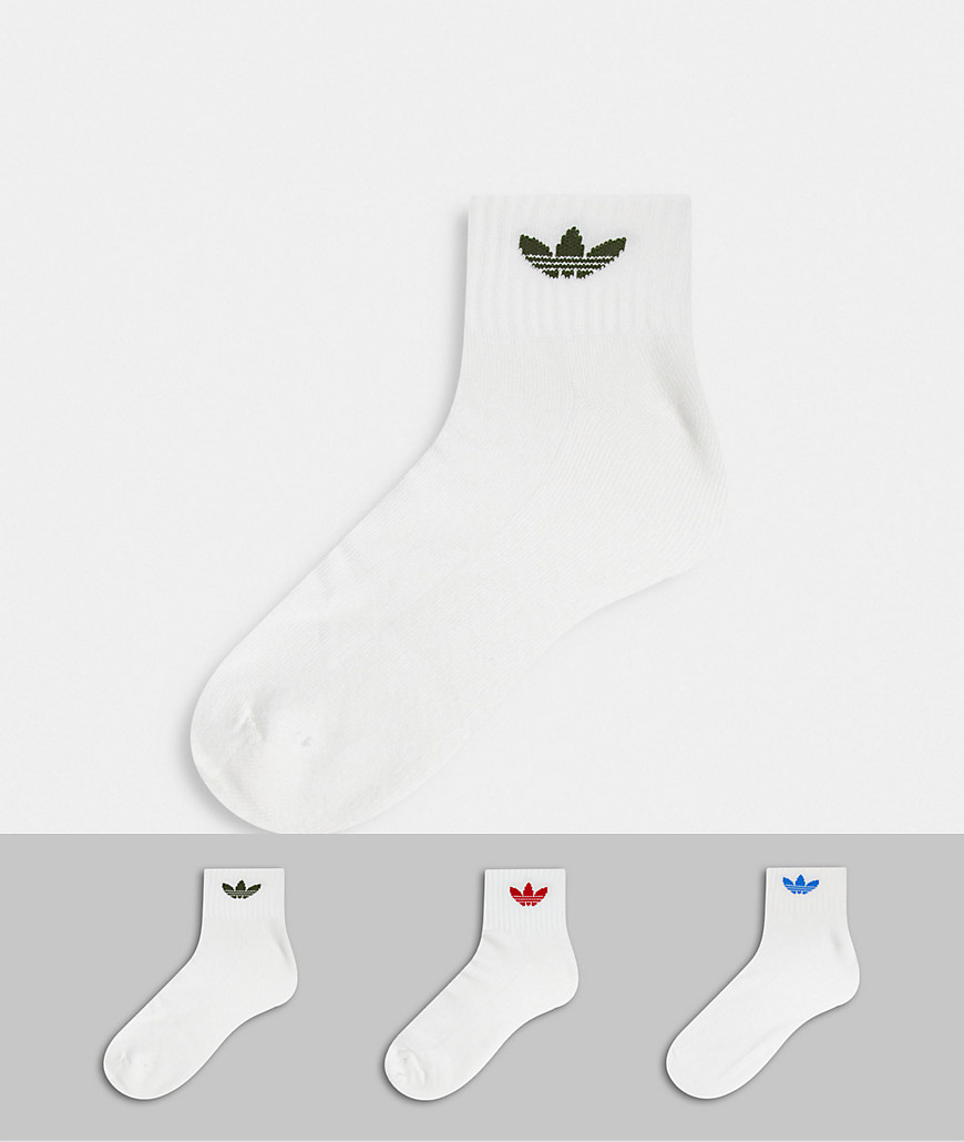 фото Набор из трех пар белых носков до щиколотки с цветным трилистником adidas originals-белый