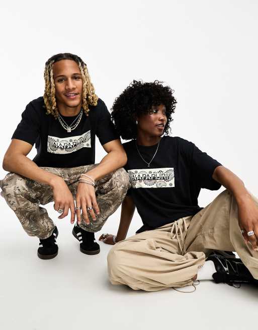 Napapijri - Andesite - T-shirt met omkaderd logo in zwart