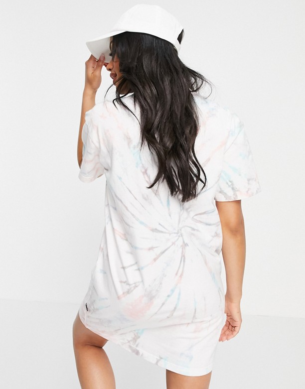Napapijri – Beatnik – Kolorowa sukienka t-shirtowa z efektem tie-dye – tylko w ASOS Wielokolorowy Fabryka 
