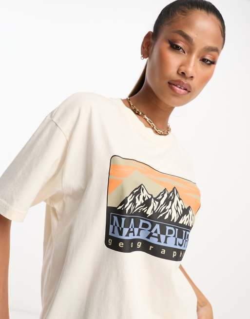 Napapijri - Hello - Boyfriend T-shirt met print op de borst in crème, exclusief bij ASOS