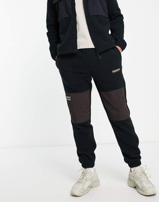 Napapijri – Hose aus Fleece in Schwarz mit Logoaufnäher