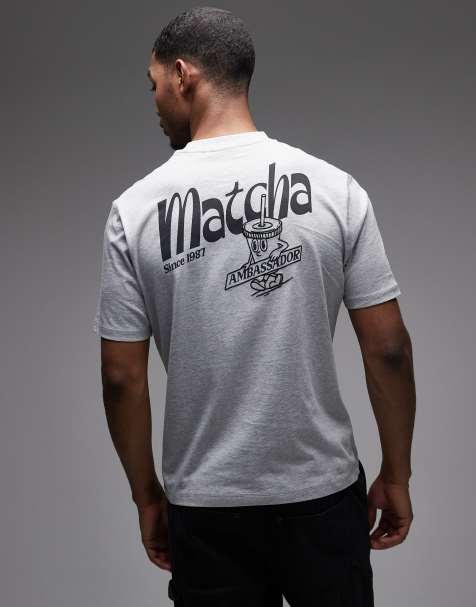 Napapijri – Jasnoszary T-shirt z nadrukiem z motywem matchy na plecach - view 1