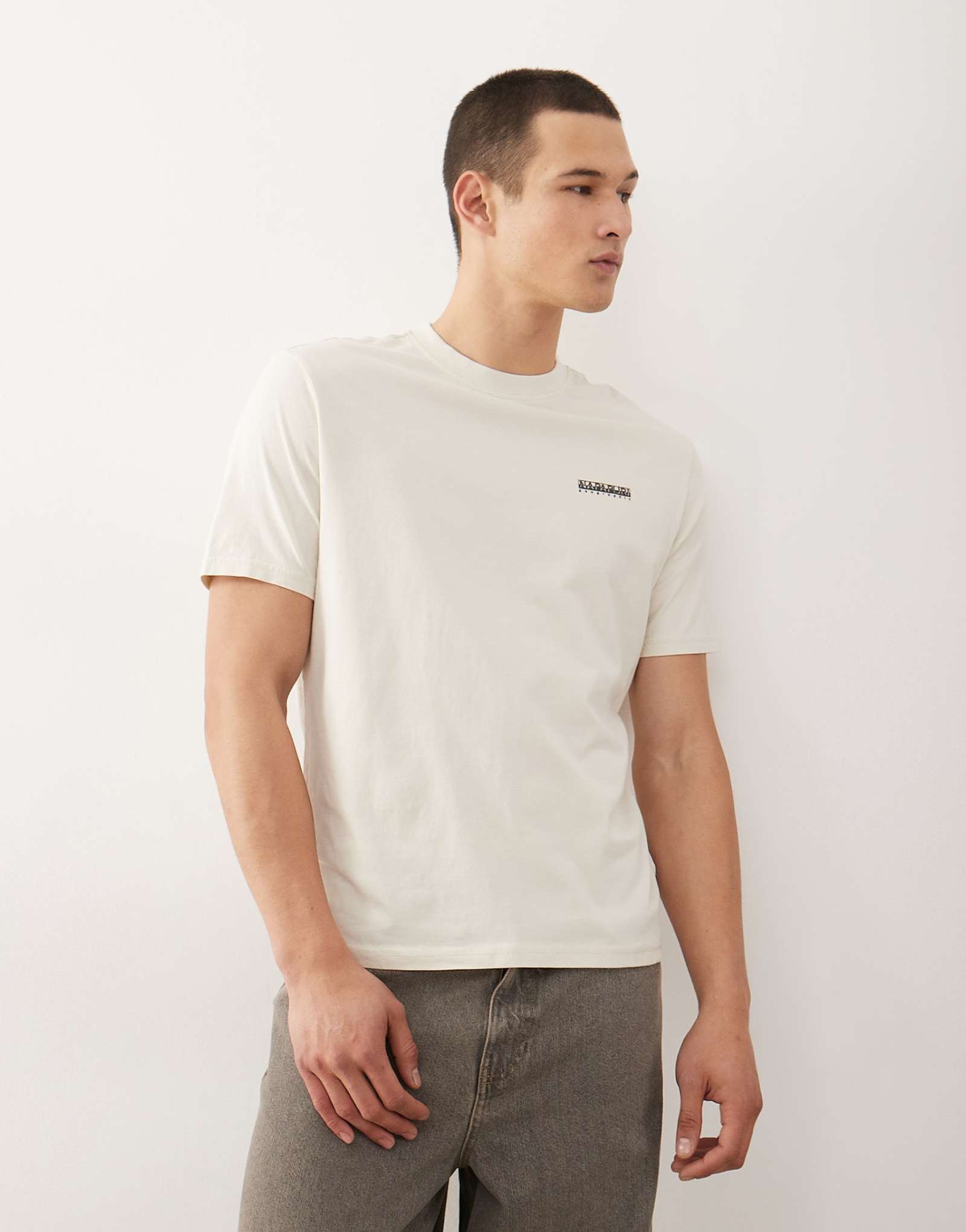 Футболка с маленьким логотипом Napapijri белоснежного цвета