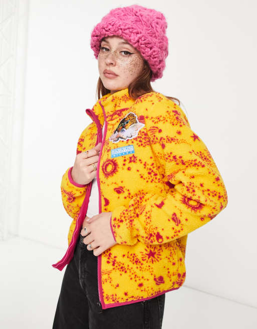 Napapijri x Fiorucci – Emin – Fleecejacke in Gelb mit All-over-Print mit Mond und Sternen