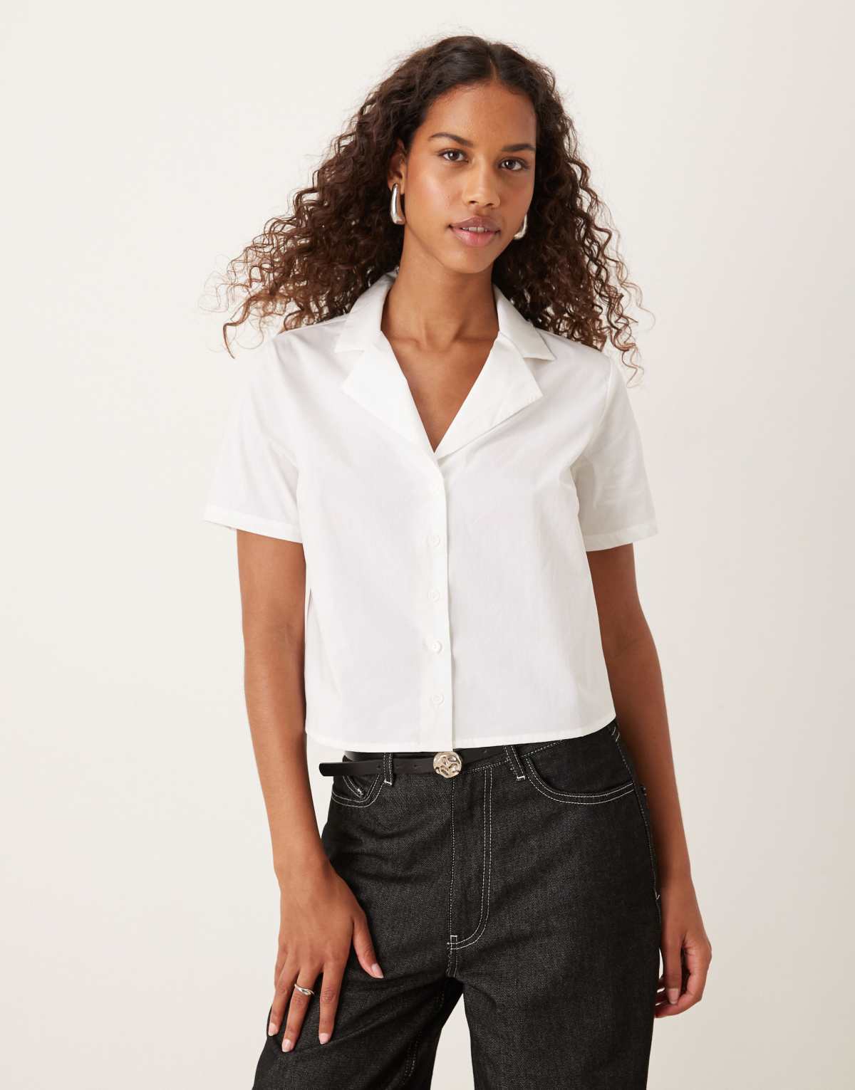 Narrated Collared short sleeve shirt in white poplin
