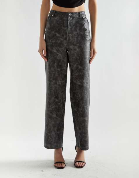 Narrated Cropped trouser in black marble pu