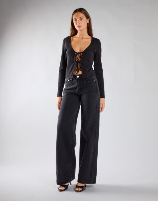 Narrated Long sleeve tie front top in black, 3 of 4