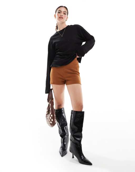 Narrated Loose fit shorts in nut brown