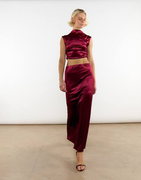 Narrated Mid-rise midi skirt in burgundy velvet