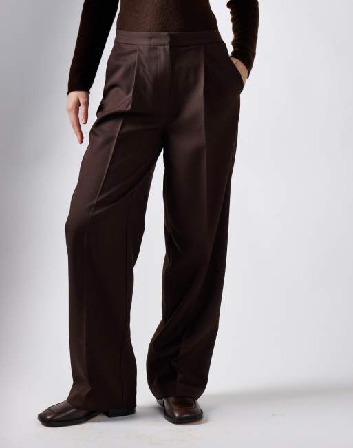 Narrated Pleated straight leg pants in deepest brown, 4 of 4